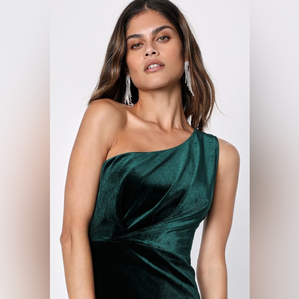 NWT! Candlelit Date Forest Green Velvet One-Shoulder Bodycon Dress - Picture 4 of 12